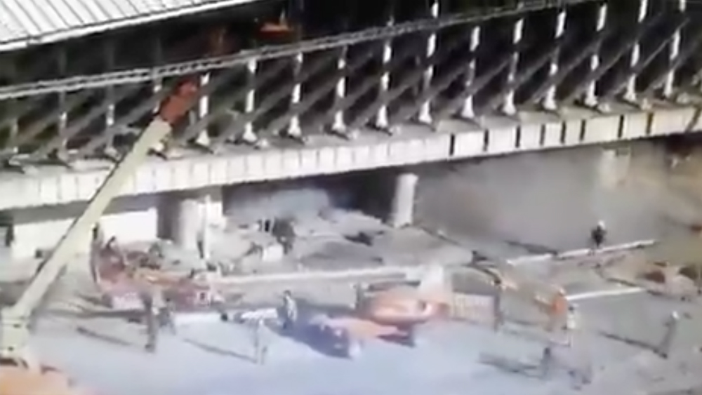 Un muerto y 13 heridos por derrumbe en aeropuerto de Ezeiza Un muerto y 13 heridos por derrumbe en aeropuerto de Ezeiza