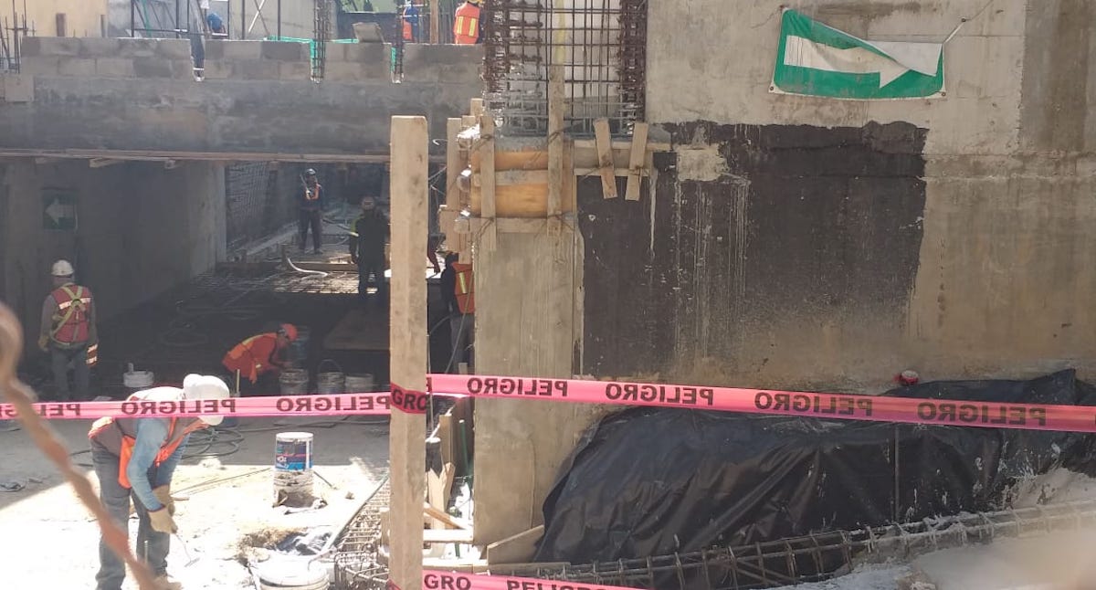 Derrumbe en Lomas de Chapultepec deja cuatro heridos