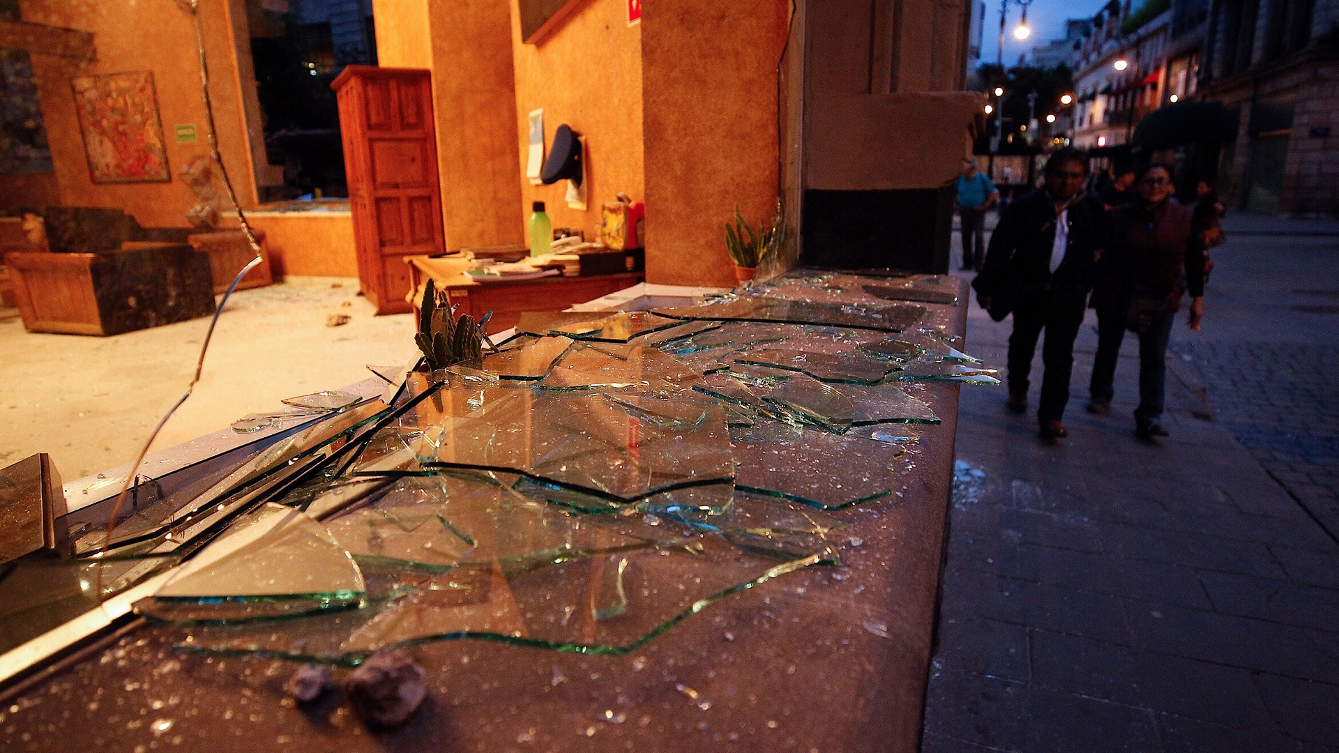 Daños provocados por anarquistas en la CDMX ascienden a 100 mdp: Canirac - destrozos-en-negocio-de-la-cdmx