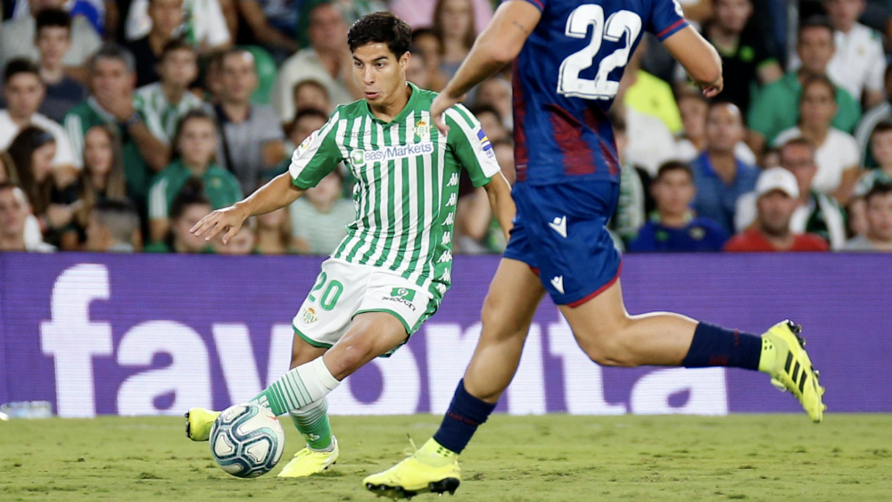 El Betis derrota al Levante con remontada incluida