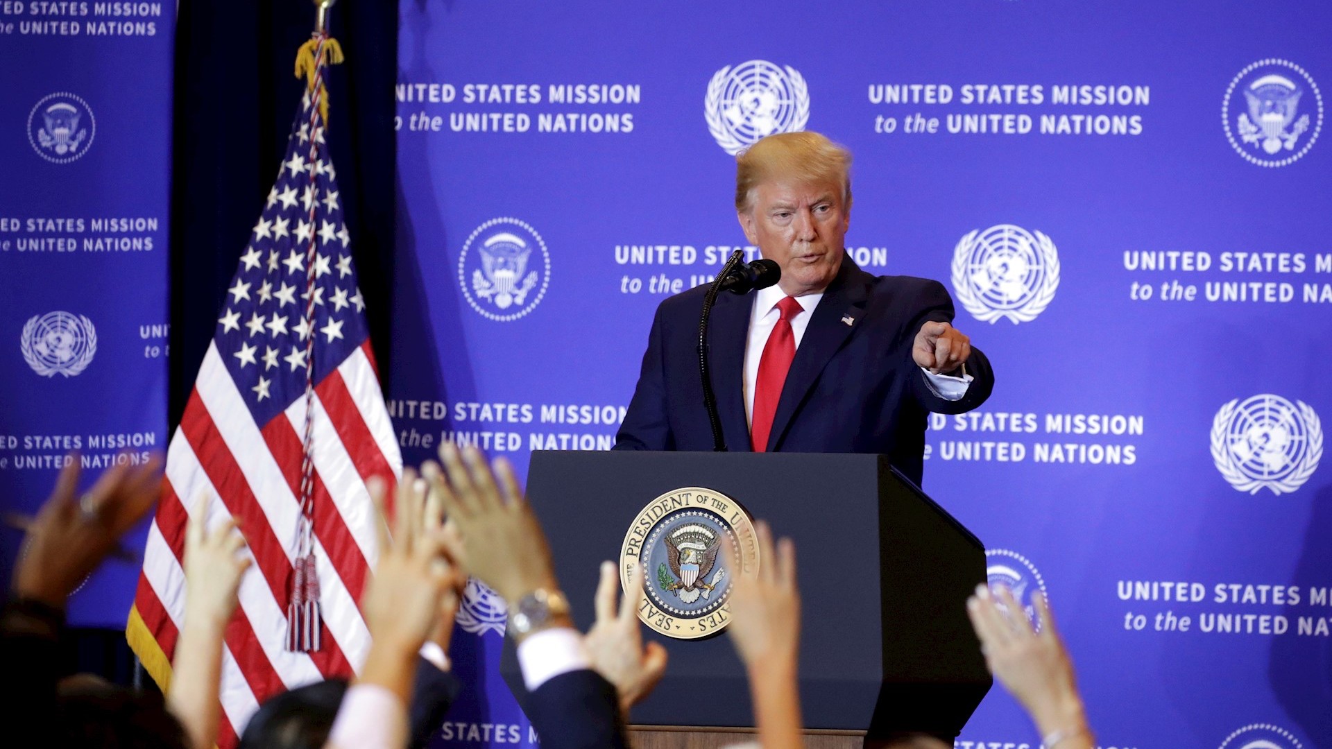 Denunciante de Inteligencia acusa a Trump de querer interferir en elecciones