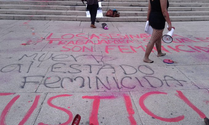 Feministas pintan de rosa escalinatas del Ángel de la Independencia - edzvwnmucaaavh2