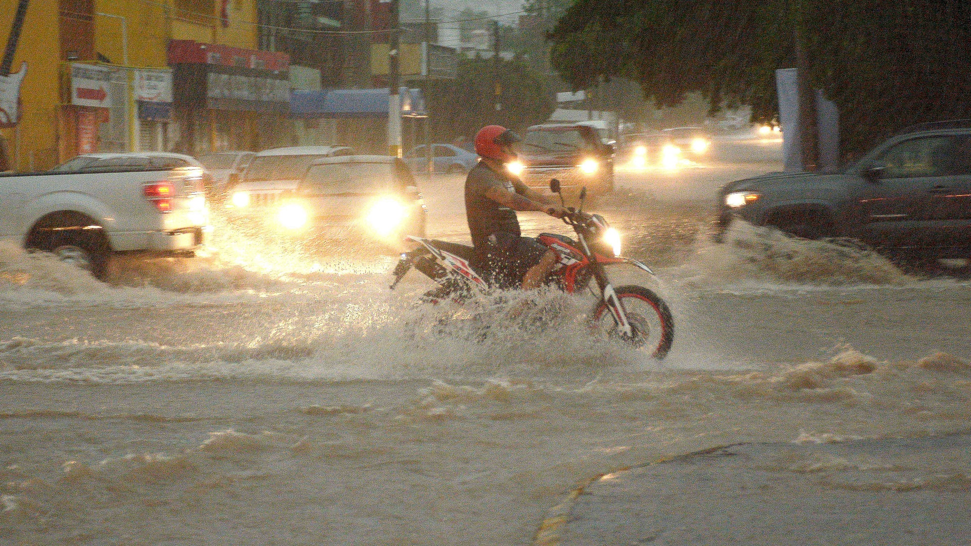 Habilitan 20 refugios en Baja California Sur por Lorena