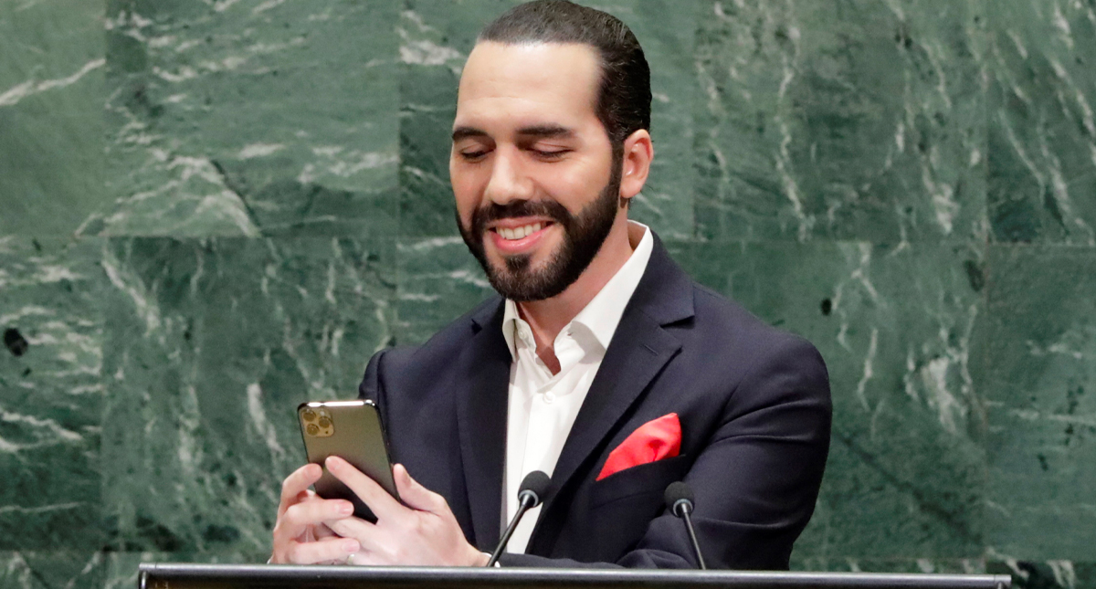 Presidente de El Salvador se toma selfie en la Asamblea General de Naciones Unidas