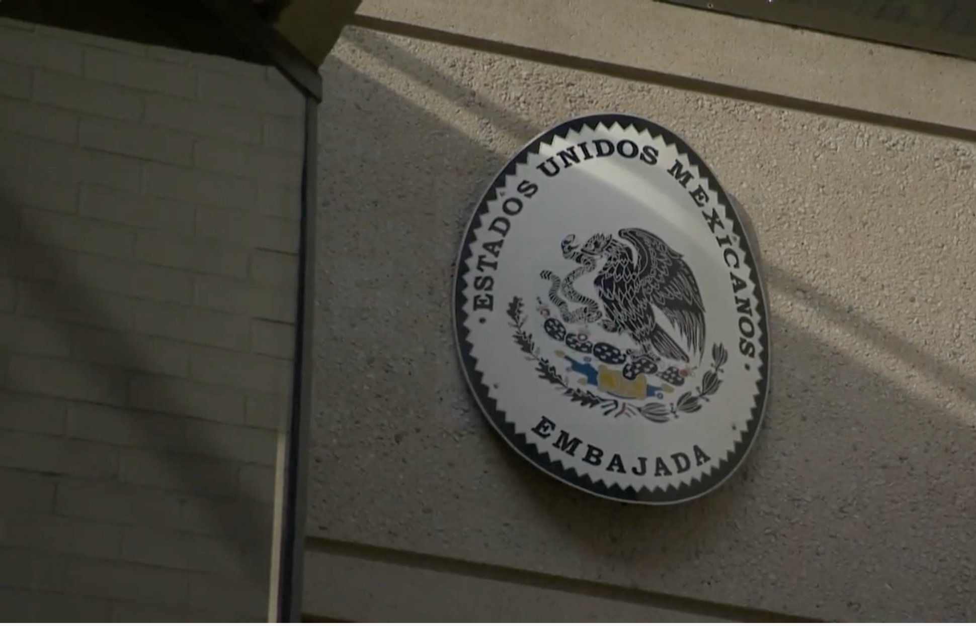 EE.UU. pide a México hacer más en migración, pero aleja amenaza de aranceles