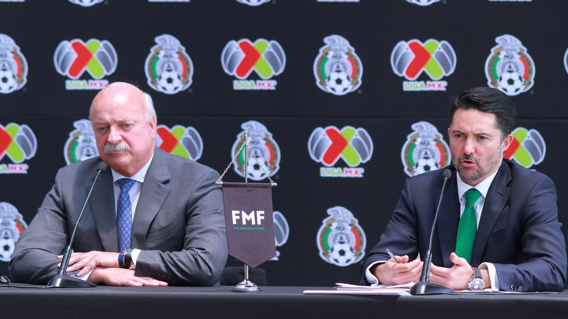 Advierten castigos más severos por gritos homofóbicos en estadios - enrique-bonilla-y-yon-de-luisa-en-conferencia-sobre-sanciones-por-grito-homofobico-en-estadios