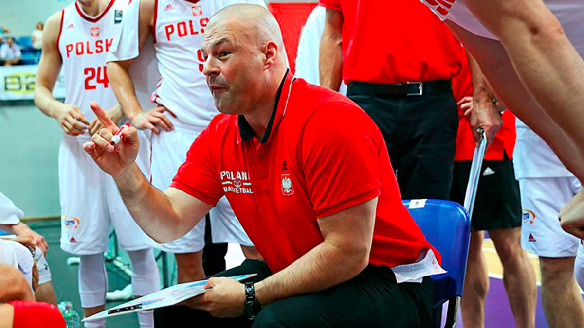 #Video Entrenador de basquetbol de Polonia se vuelve viral por su voz