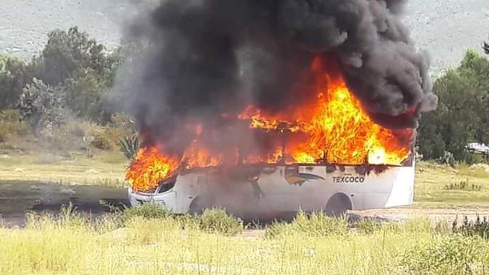 Incendian unidad de transporte público en el Estado de México