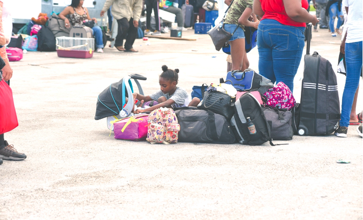 Miles de personas intentan abandonar Bahamas tras paso de Dorian - evacuacion-bahamas