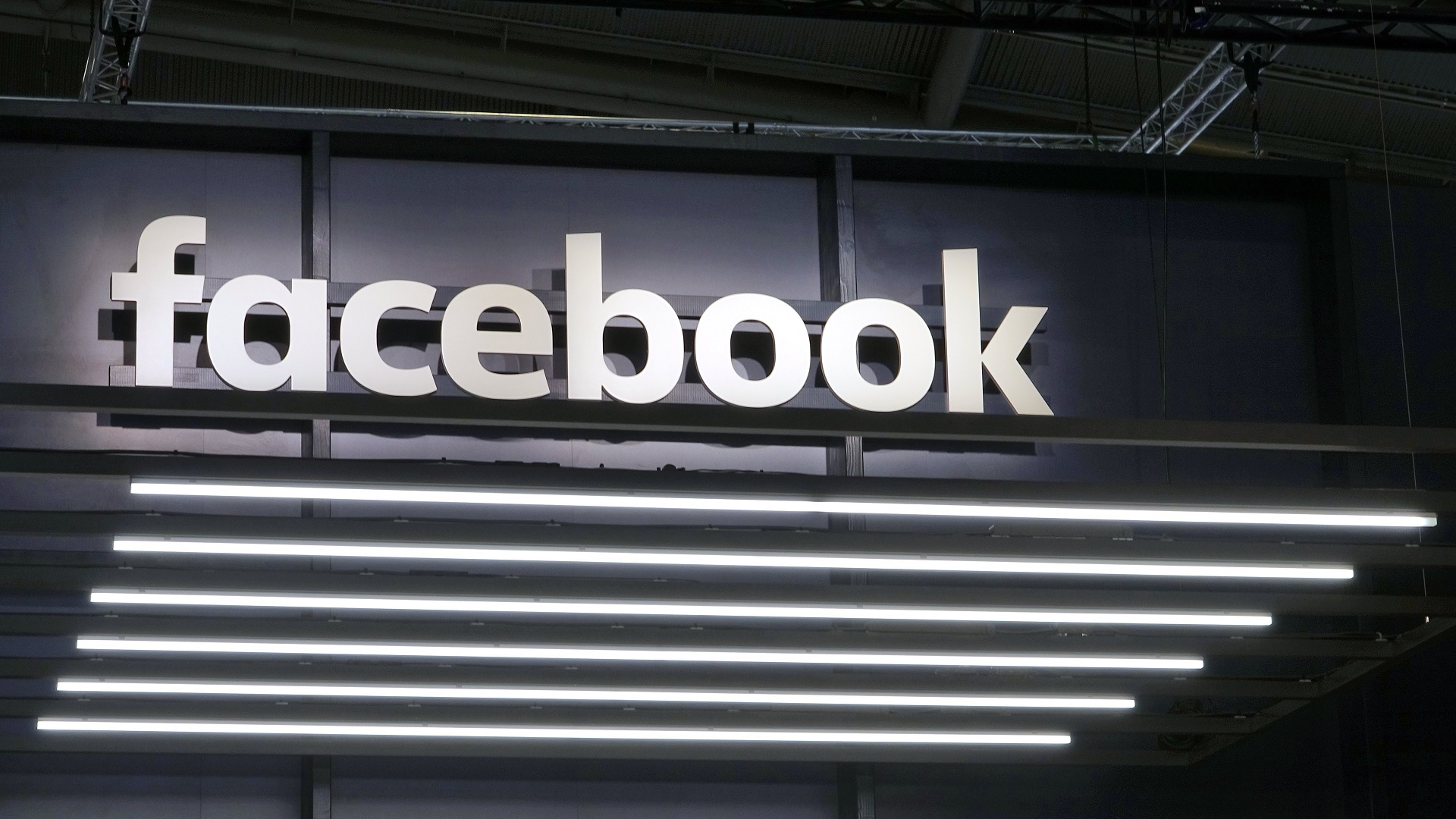 EE.UU. investiga si Facebook puso en peligro datos de usuarios