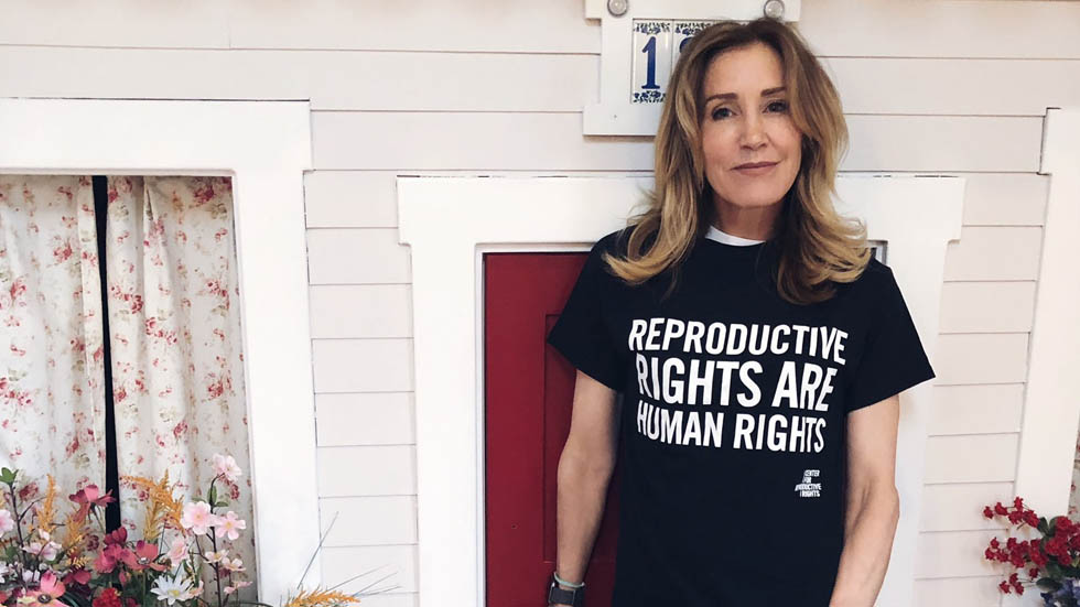 Fiscales recomiendan un mes de cárcel para Felicity Huffman 