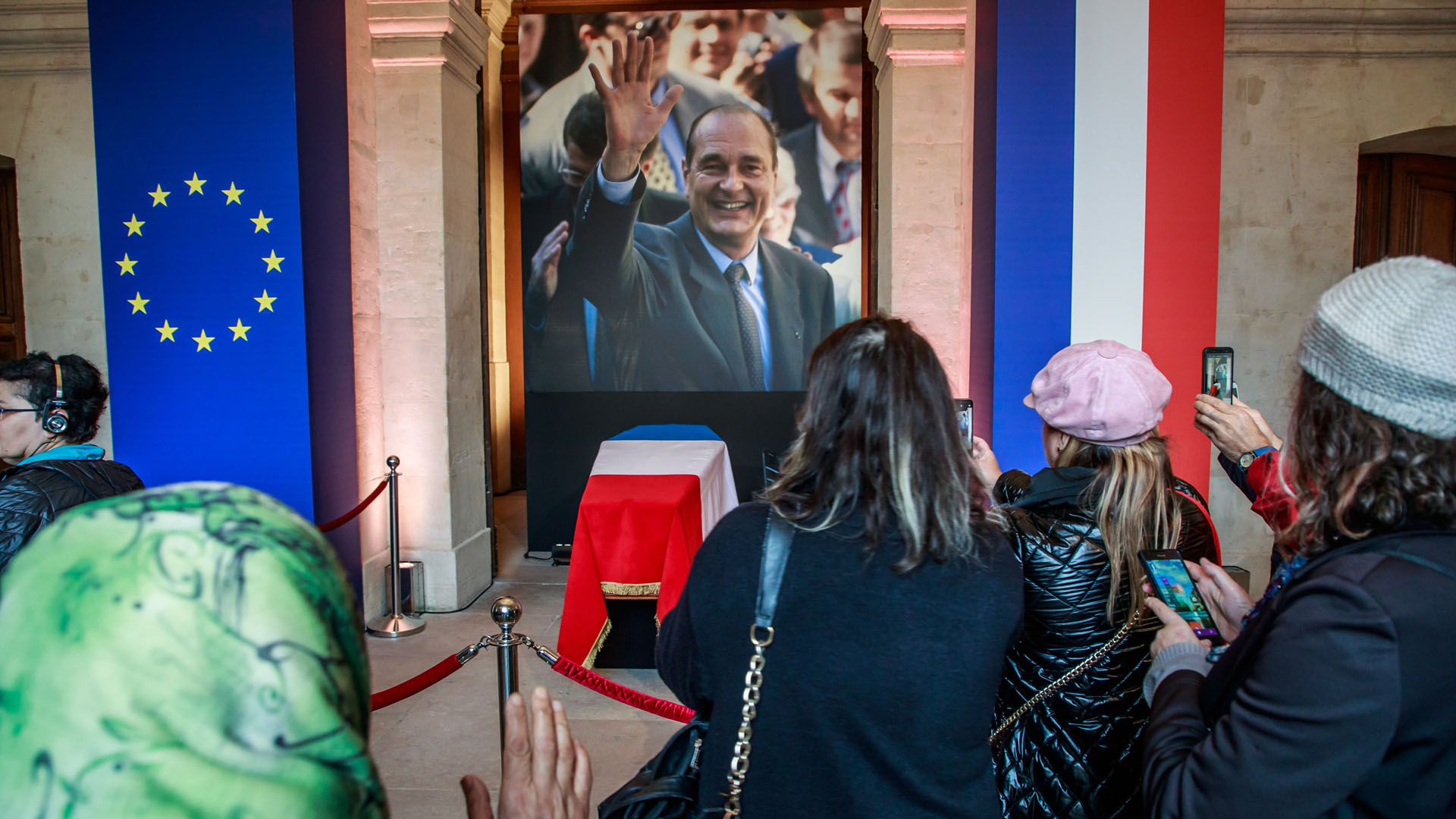 Miles de franceses rinden homenaje al expresidente Jacques Chirac Miles de franceses rinden homenaje al expresidente Jacques Chirac