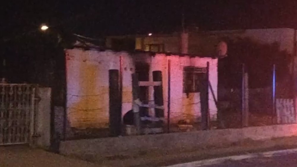Comando incendia casa con dos niños adentro en Sonora - fuego-extinguido-de-casa-en-empalme