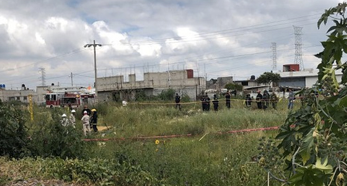 Controlan fuga de gasolina en toma clandestina de Ecatepec