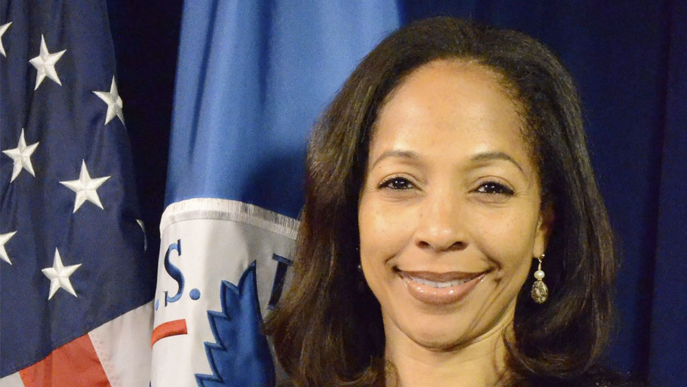 Detienen a ex funcionarios por presunto fraude de fondos para Puerto Rico