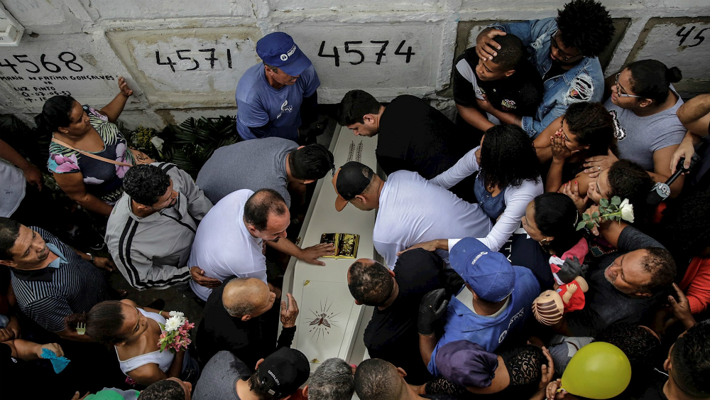 Muerte de niña en Río de Janeiro cuestiona política de seguridad y ley de Bolsonaro