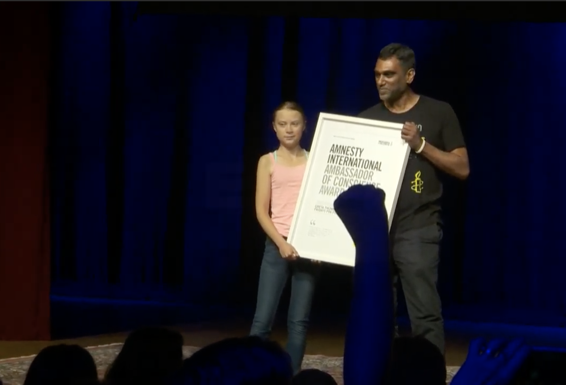 Greta Thunberg dice que “el activismo funciona” al recibir premio de Amnistía Internacional