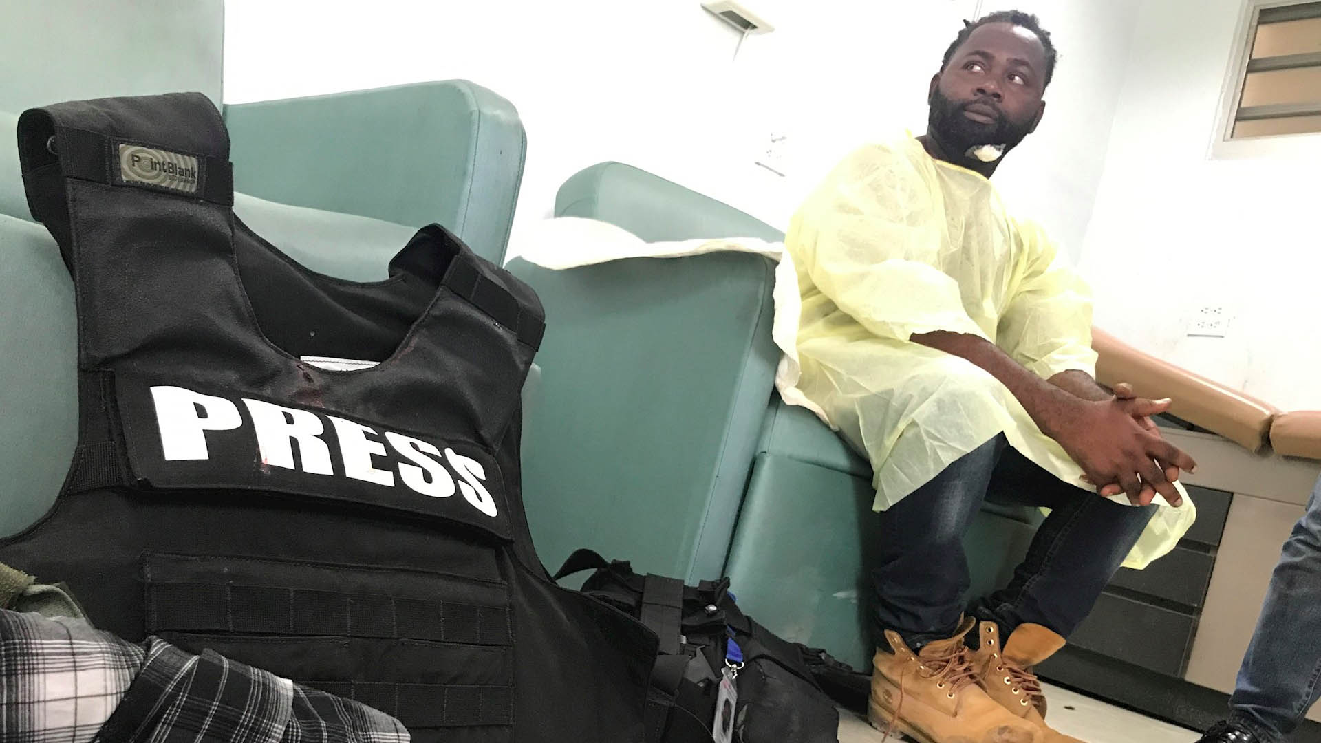 Senador haitiano dispara y hiere a periodista