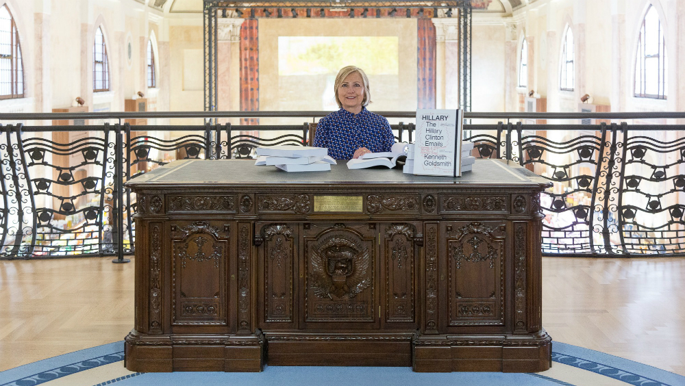 Los polémicos emails de Hillary Clinton se pueden leer y comprar en Venecia