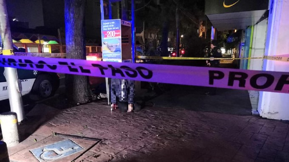 Hallan a hombre ahorcado en teléfono público de la colonia Roma Sur