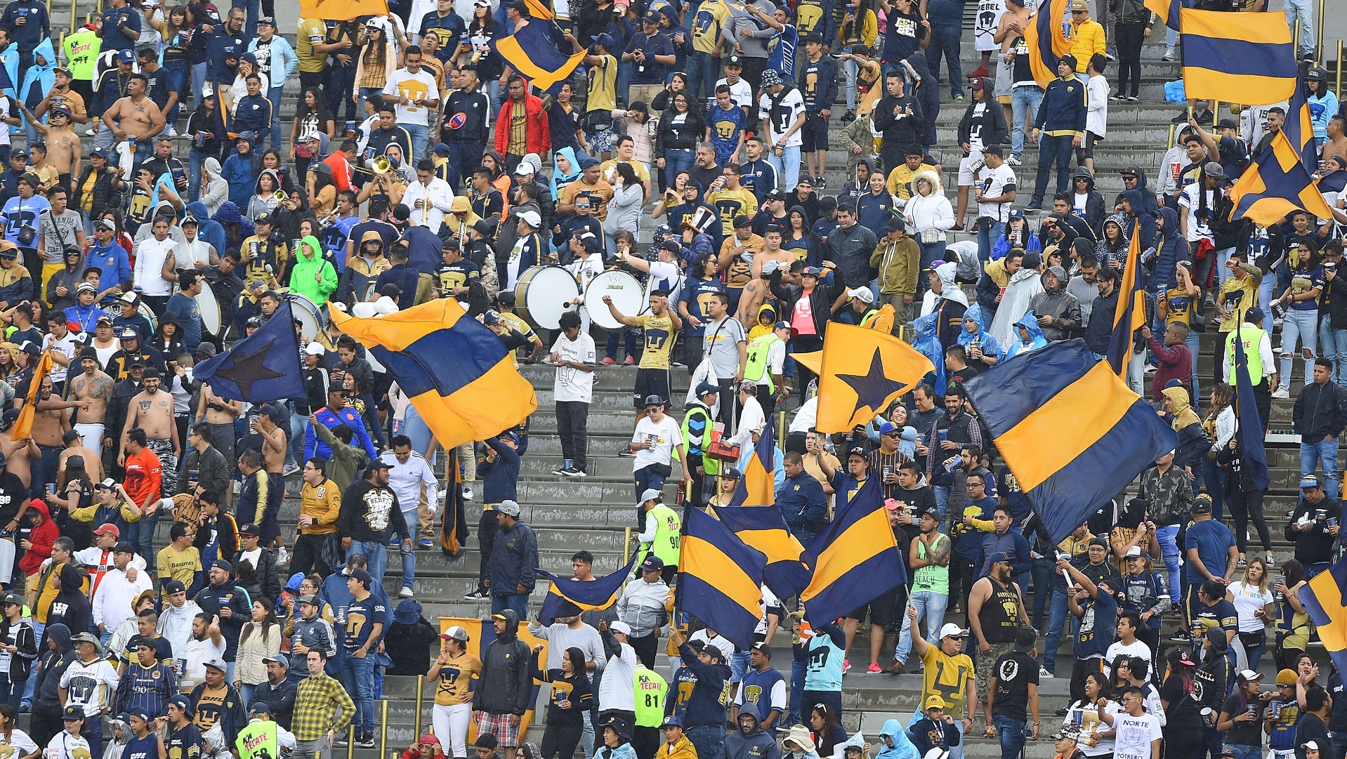 #Video Rinden homenaje a José José en el Pumas vs. Santos
