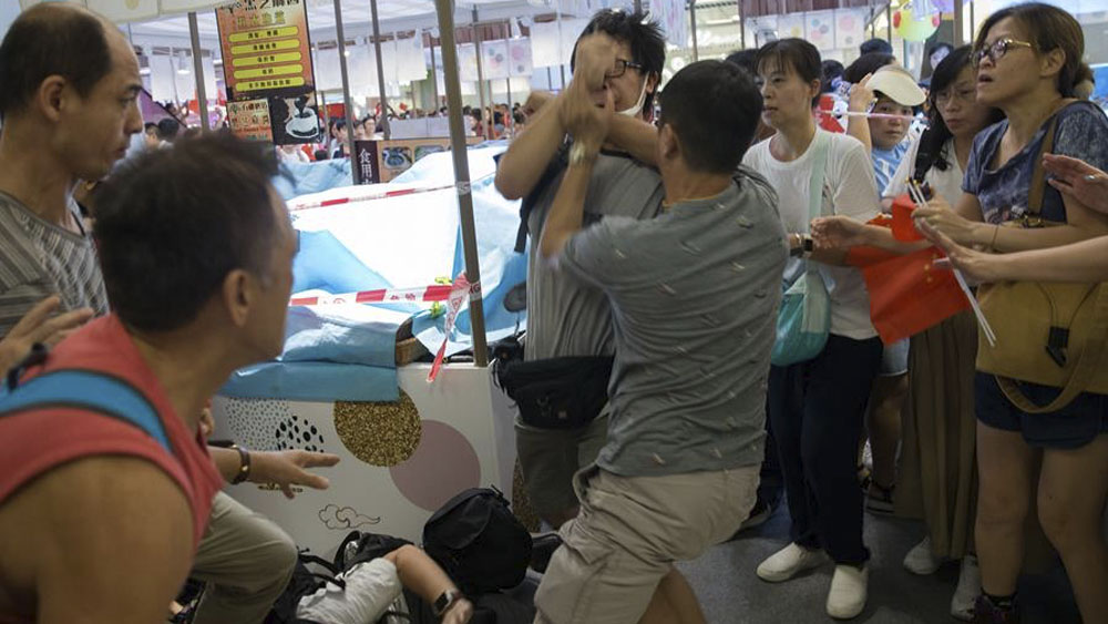 Enfrentamientos entre manifestantes en Hong Kong durante protestas