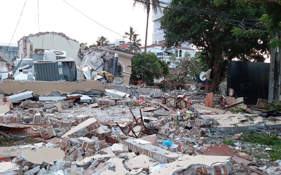 Explosión por gas destruye hotel y restaurante en Veracruz - hotel-y-restaurante-explosion-de-gas-boca-del-rio