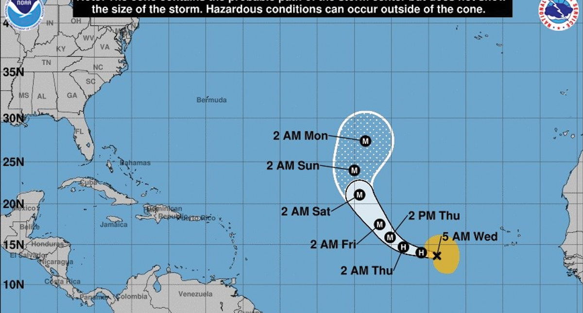 Lorenzo se convierte en huracán categoría 1 en el Atlántico
