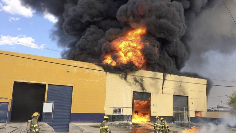 #Video Se incendia bodega de aceites ubicada en la colonia El Granjero de Ciudad Juárez