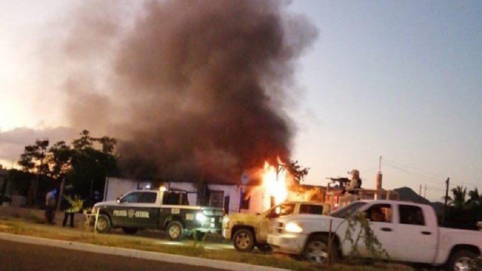 Comando incendia casa con dos niños adentro en Sonora