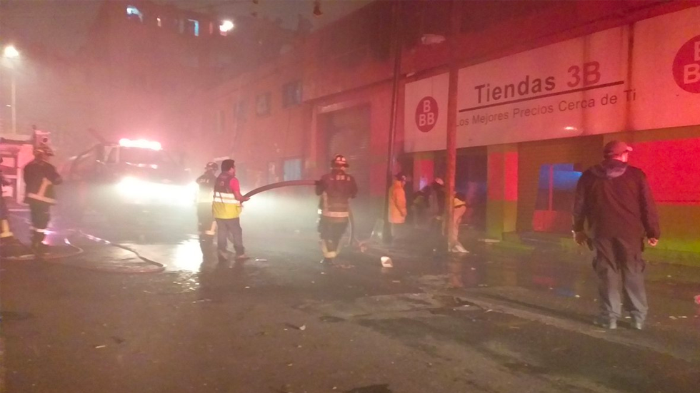 Controlan parcialmente incendio en la colonia Morelos