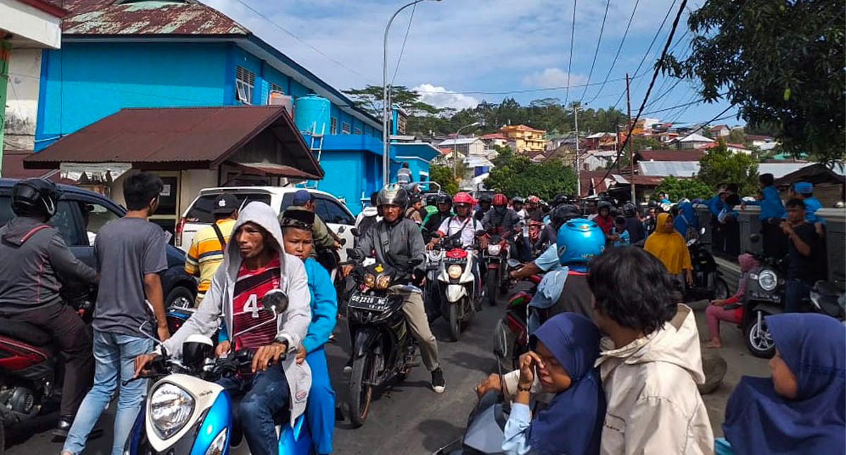 Al menos 20 muertos por sismo de 6.5 en Indonesia