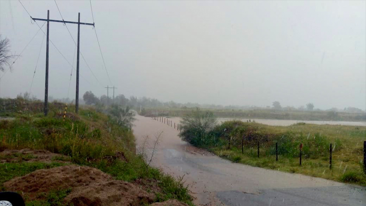 Lluvias en Sonora ocasionan cortes carreteros y dejan un desaparecido