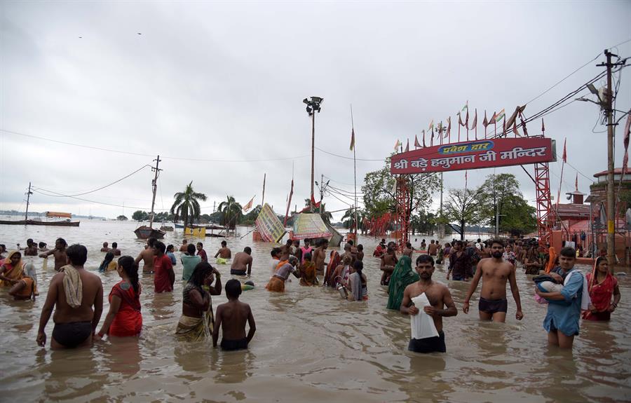 Lluvias e inundaciones dejan al menos 130 muertos en India - inundaciones-india-muerto