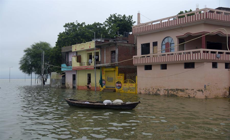 Lluvias e inundaciones dejan al menos 130 muertos en India - inundaciones-india-muertos