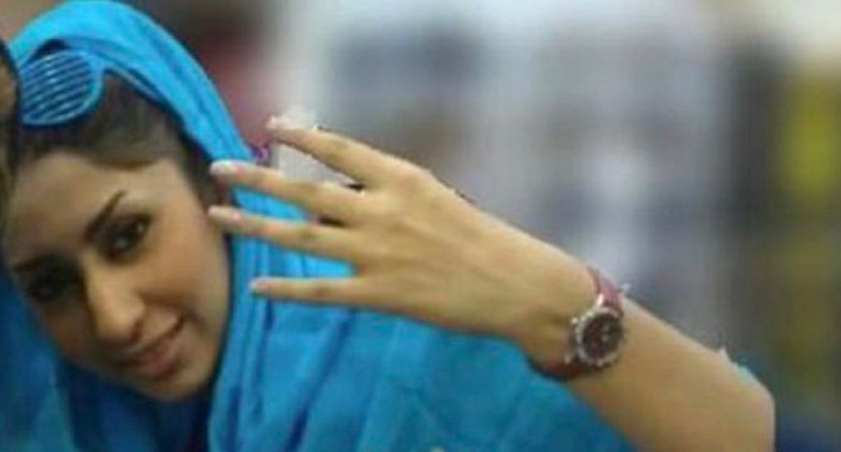 Muere mujer iraní que se inmoló tras ser detenida por entrar a un estadio