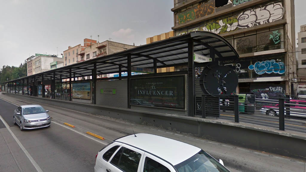 Detienen a mujer por obstaculizar paso del Metrobús