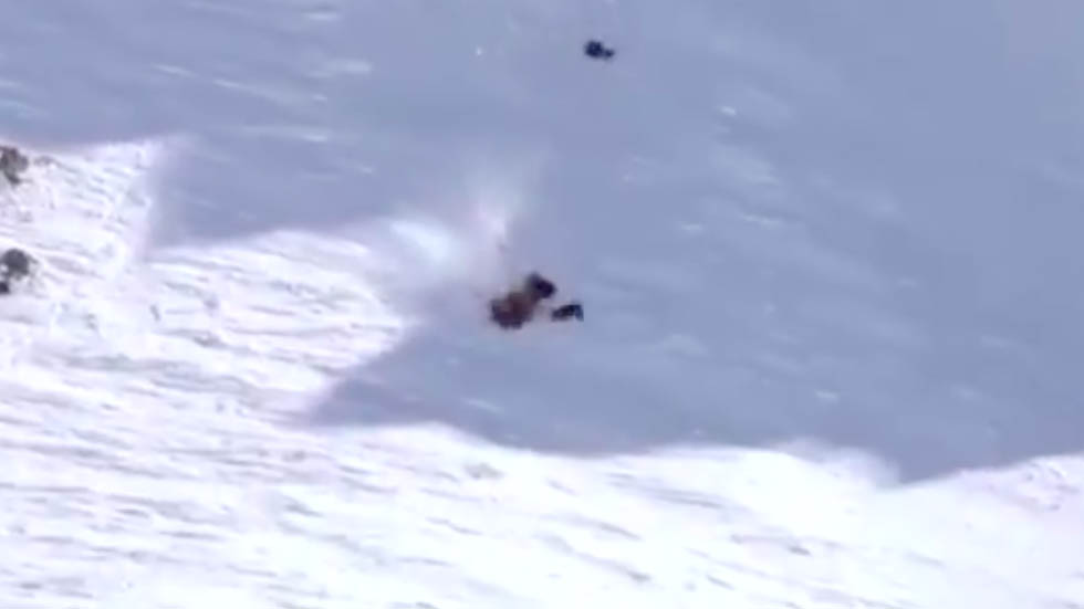 #Video Esquiadora resulta ilesa tras aparatoso accidente en Nueva Zelanda