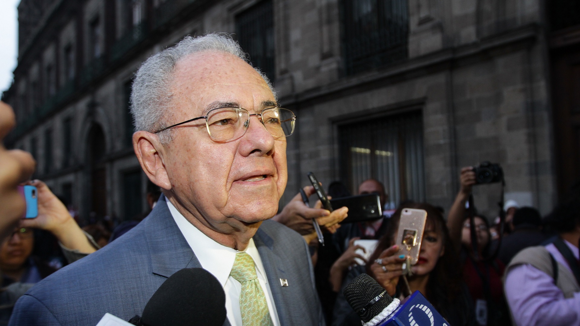 Manifestantes impiden ingreso de Jiménez Espriú a Palacio Nacional