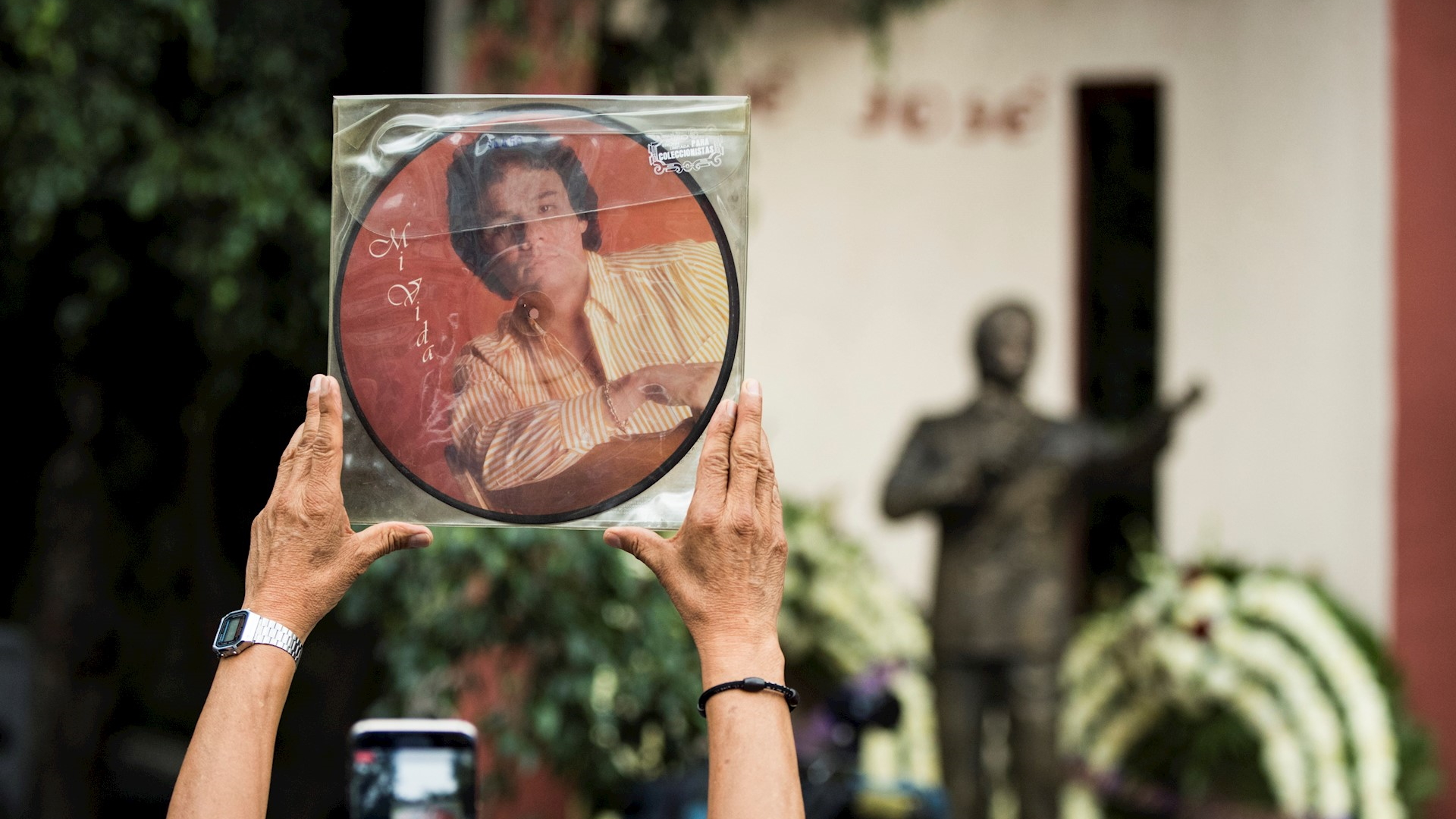 Anel, ex esposa de José José, reacciona ante la muerte del cantante