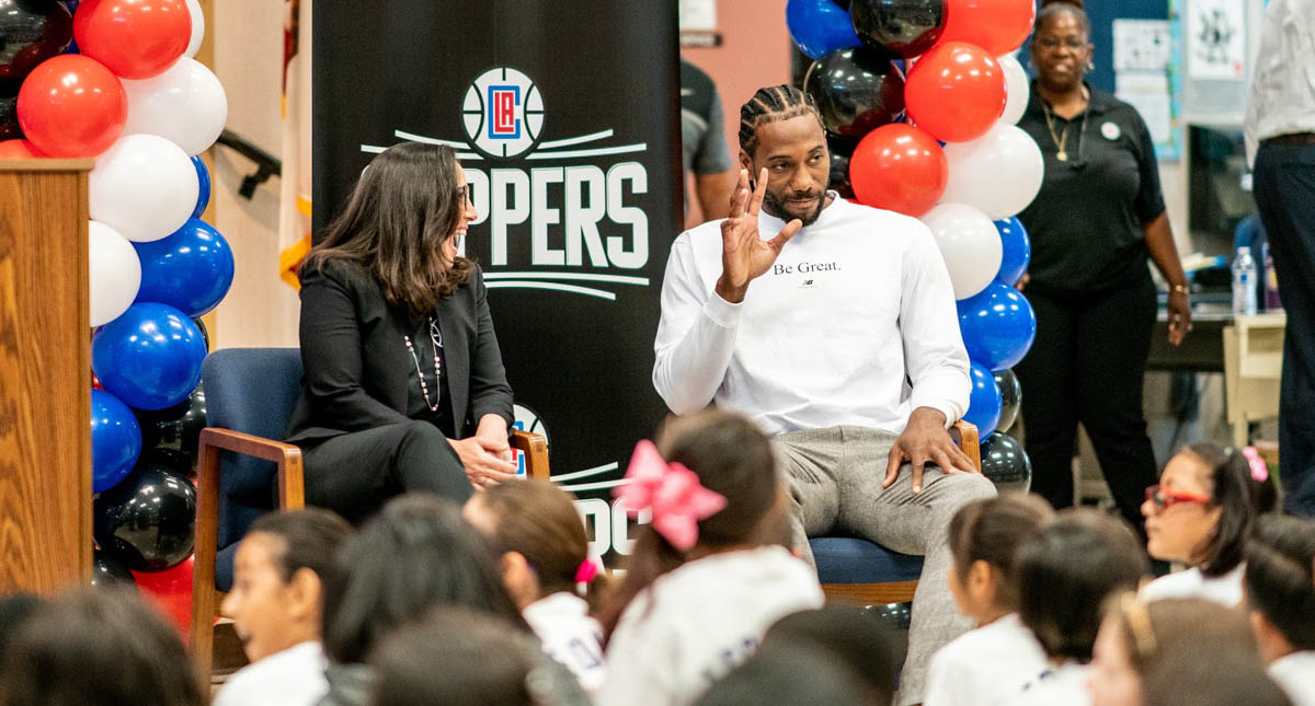 Hermana de Kawhi Leonard acusada de robo y asesinato en California