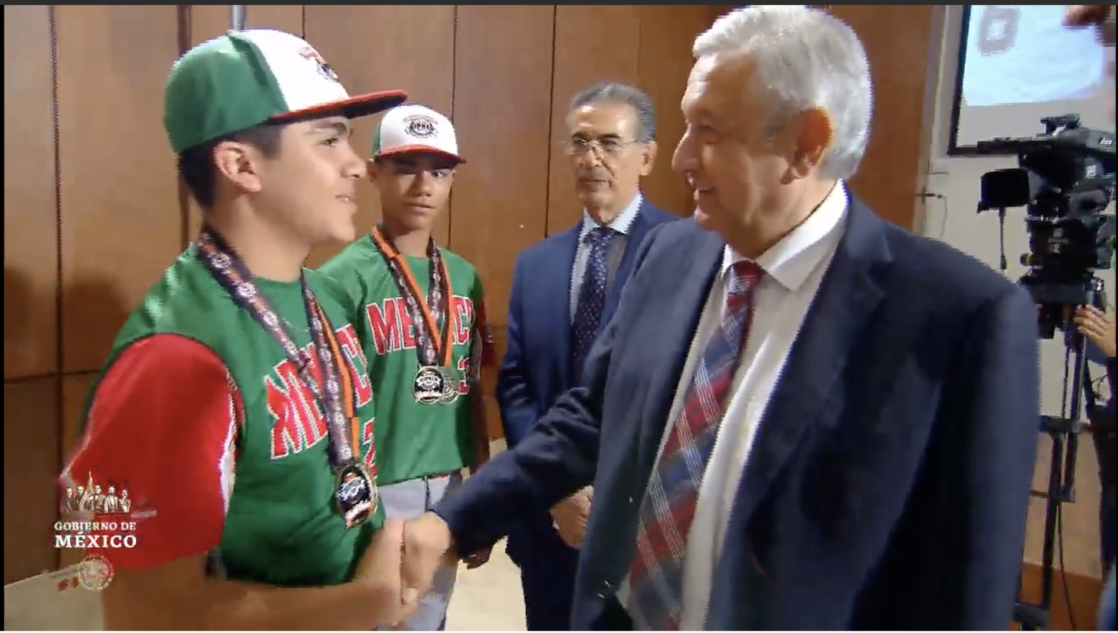 La Selección Nacional campeona de la Serie Mundial Cal Ripken Jr. 2019 de béisbol visita Palacio Nacional