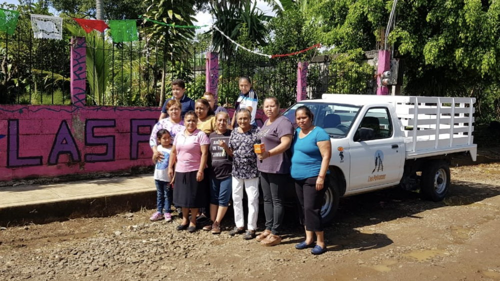 Las Patronas reciben camioneta donada para continuar su labor