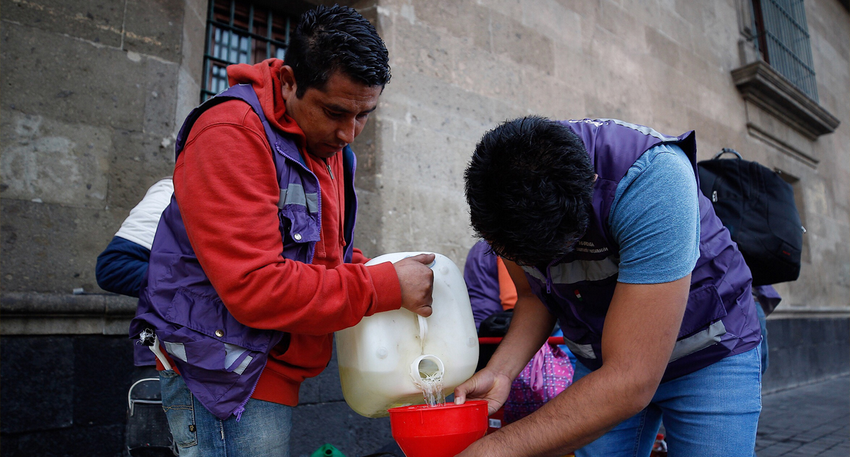 Continúa limpieza y restauración de Palacio Nacional tras pintas