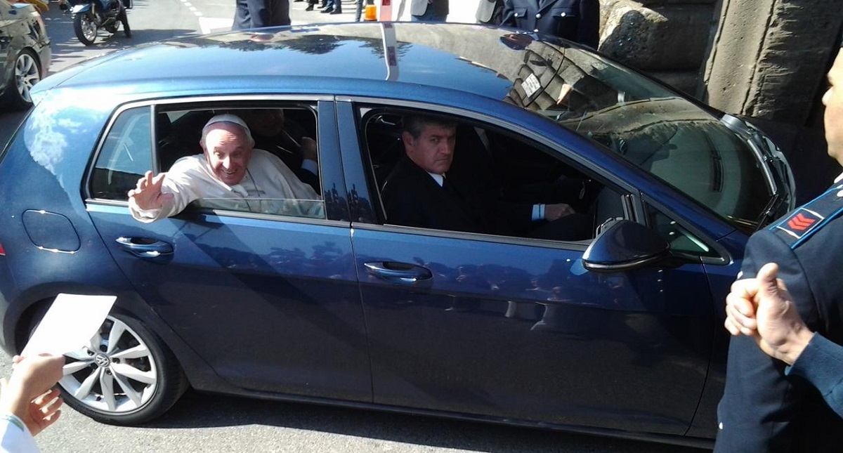 Papa Francisco sorprende junto a Andrea Bocelli en centro de acogida - llegada-del-papa-francisco-a-la-ciudadela-cielo