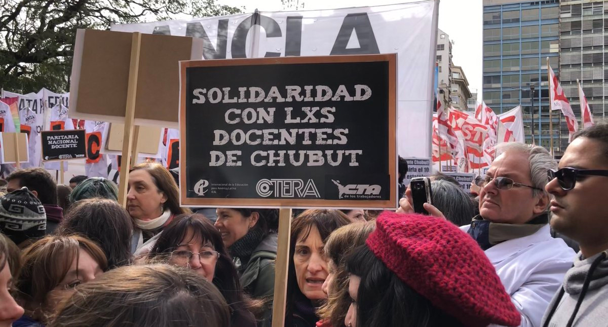 Maestros de Argentina realizan paro nacional y movilizaciones