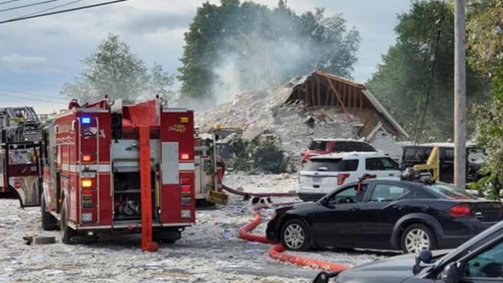 Explosión en asociación benéfica deja un bombero muerto en Maine - maine-farmington-explosion-leap-3