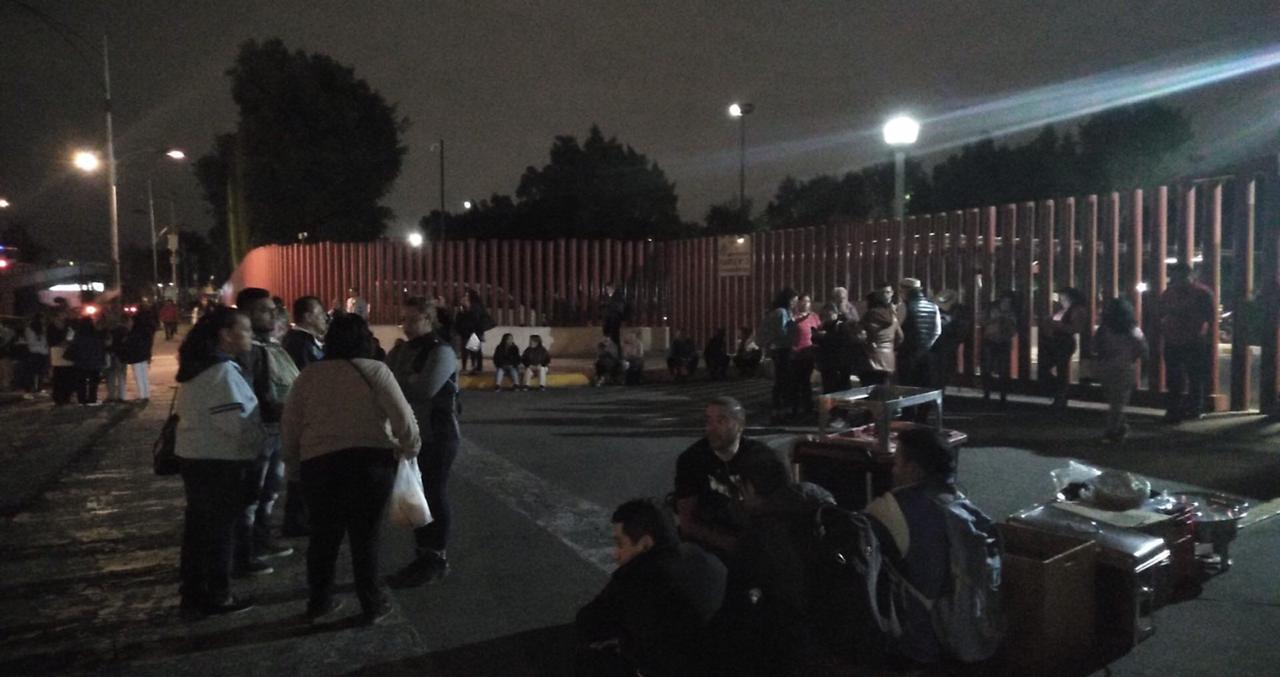 Bloquean accesos a la Cámara de Diputados - manifestantes-camara-de-diputados2