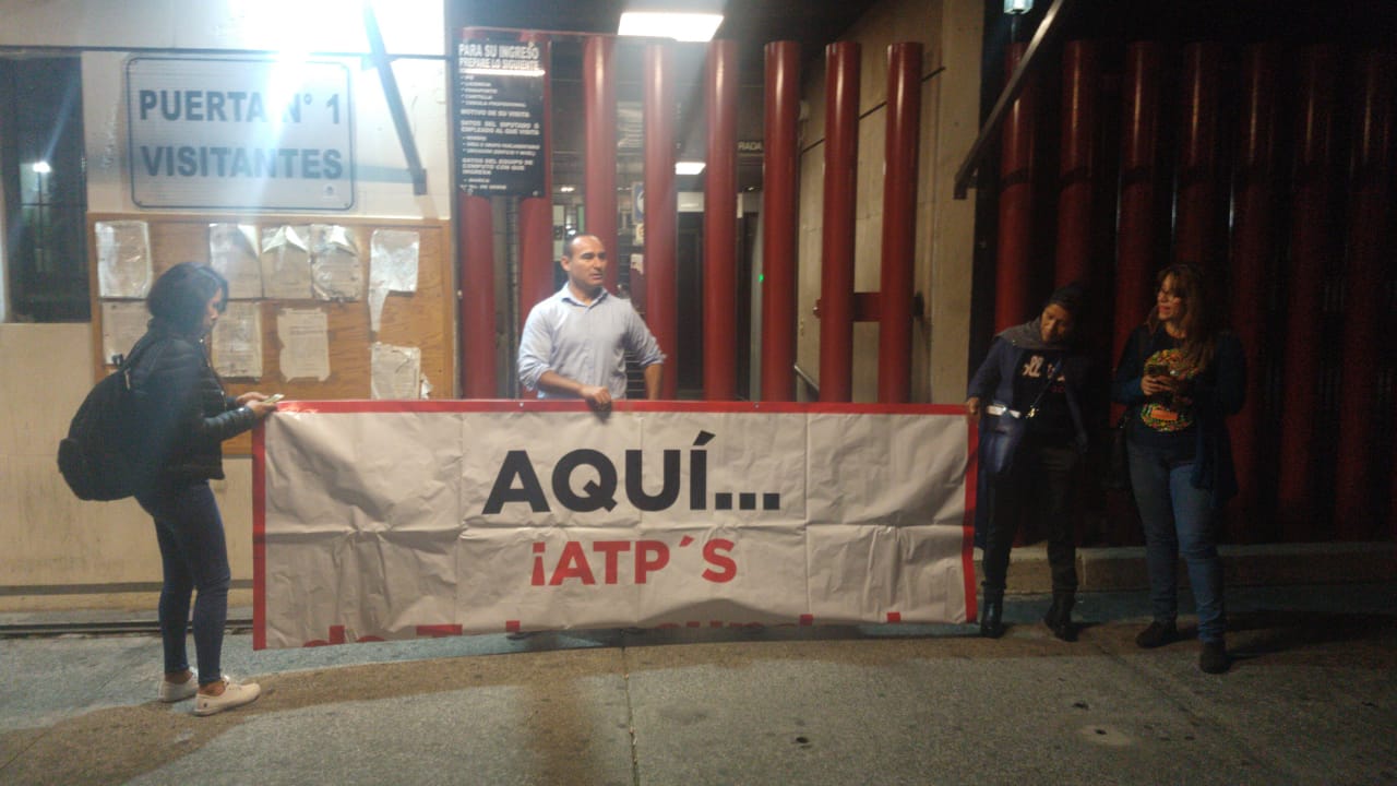 Bloquean accesos a la Cámara de Diputados - manifestantes-camara-de-diputados4