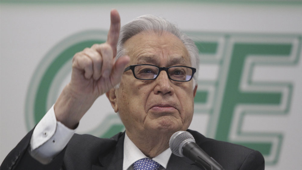 Bartlett enfrenta campaña en su contra por parte de adversarios: AMLO